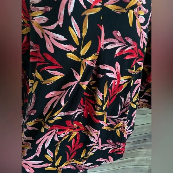 JM Collection - Size Large - Picture 5 of 10